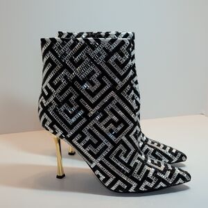 INC International Concepts Rakima3 Black and Silver Patterned Boots Size 8.5
